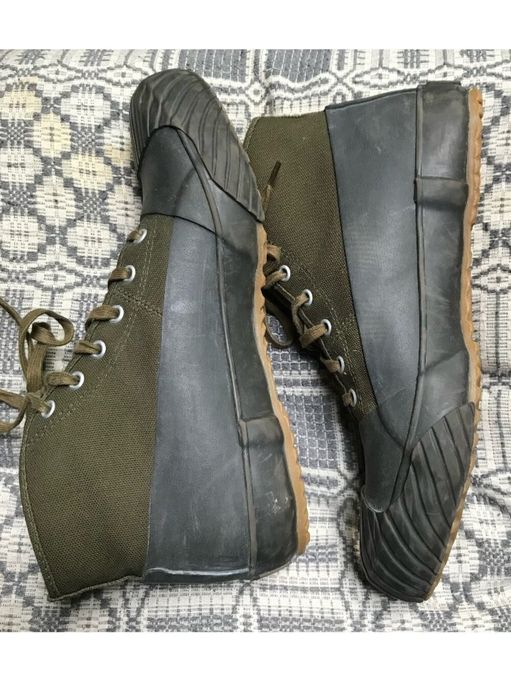 Moonstar olive green ALWEATHER RF sneakers, Japanese size 26. (Fit US Wmn's 10)